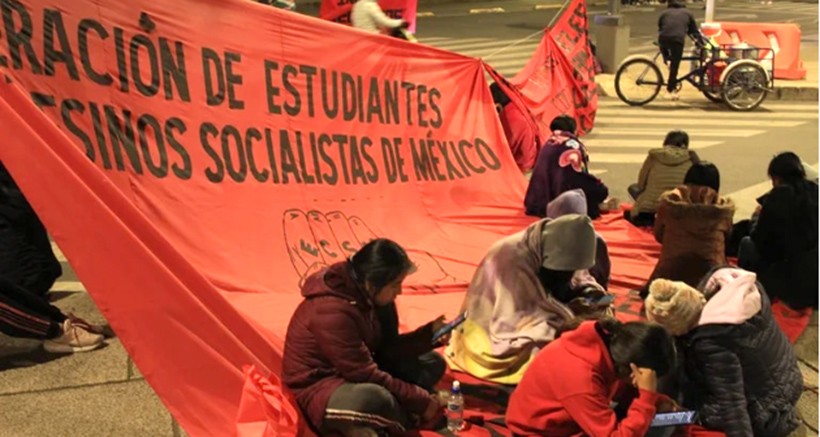 En Puebla no atienden a estudiantes normalistas y exigen atención del Gobierno Federal