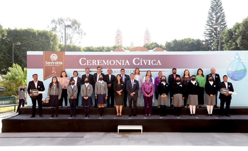 Encabeza Mundo Tlatehui ceremonia cívica de marzo