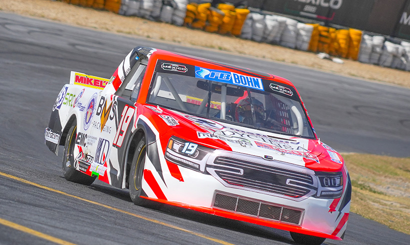 Pilotos de Ho Speed Racing llenan la pista de adrenalina en Trucks México Series