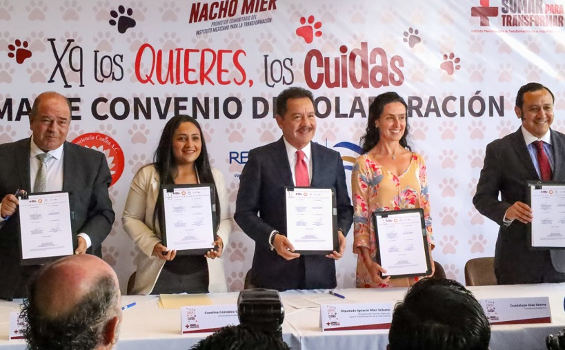 Firma Nacho Mier convenio de colaboración para mejorar la vida de las mascotas