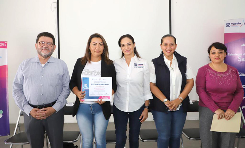 SMDIF Puebla entregó certificados de capacitación a familiares y cuidadores de menores con autismo