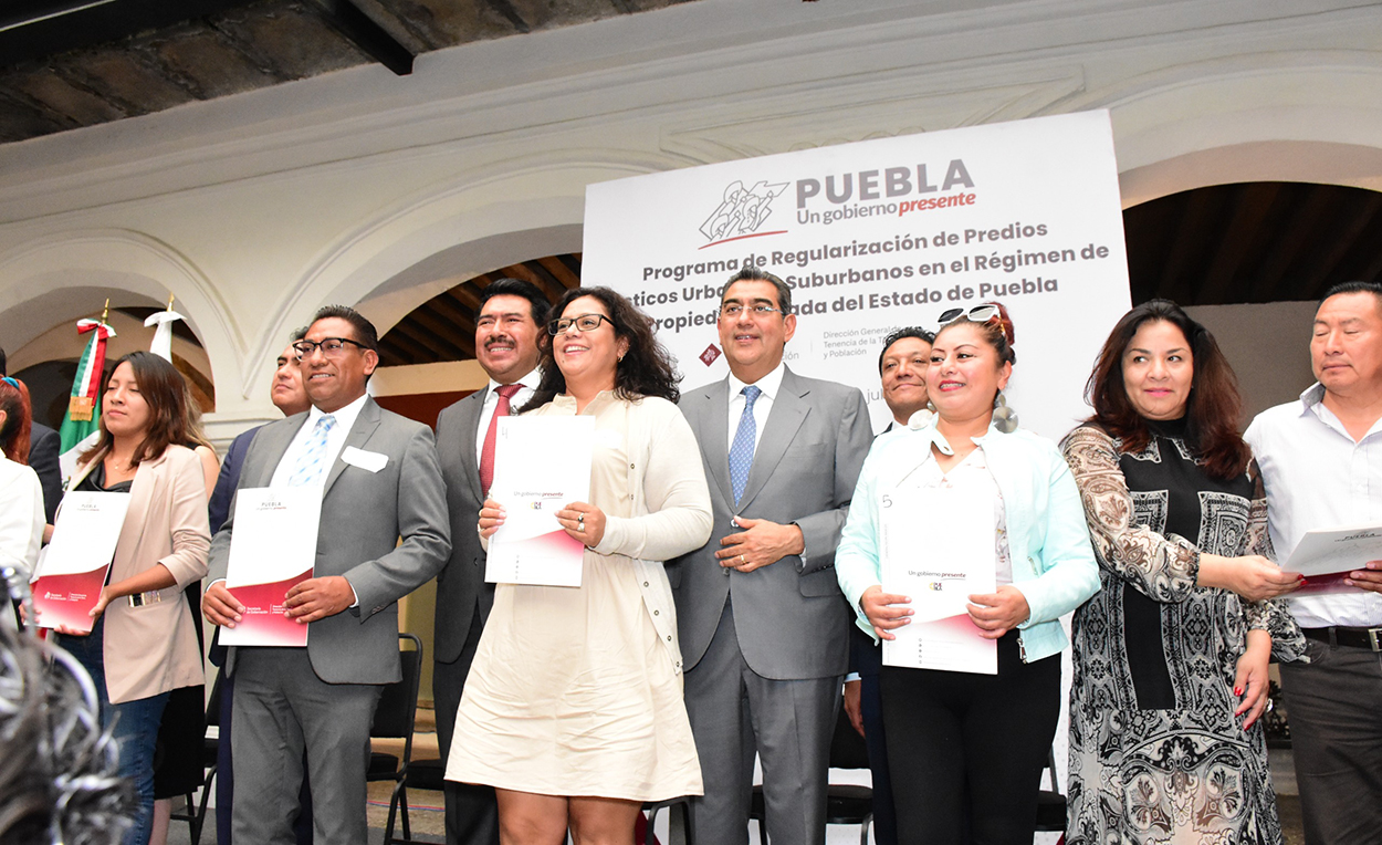 Con títulos de propiedad, gobierno estatal otorga certeza jurídica a planteles educativos