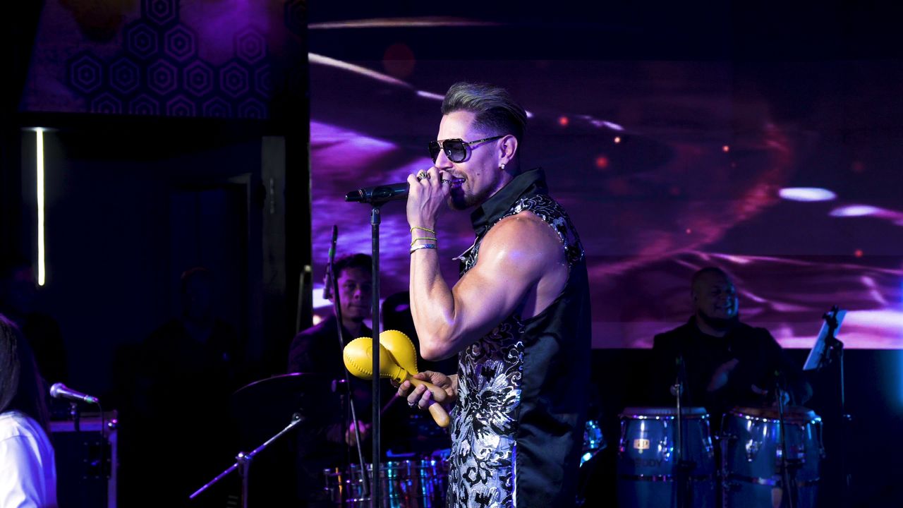 Xavy Muñoz graba «Free Cover Live» y trae nuevas sorpresas