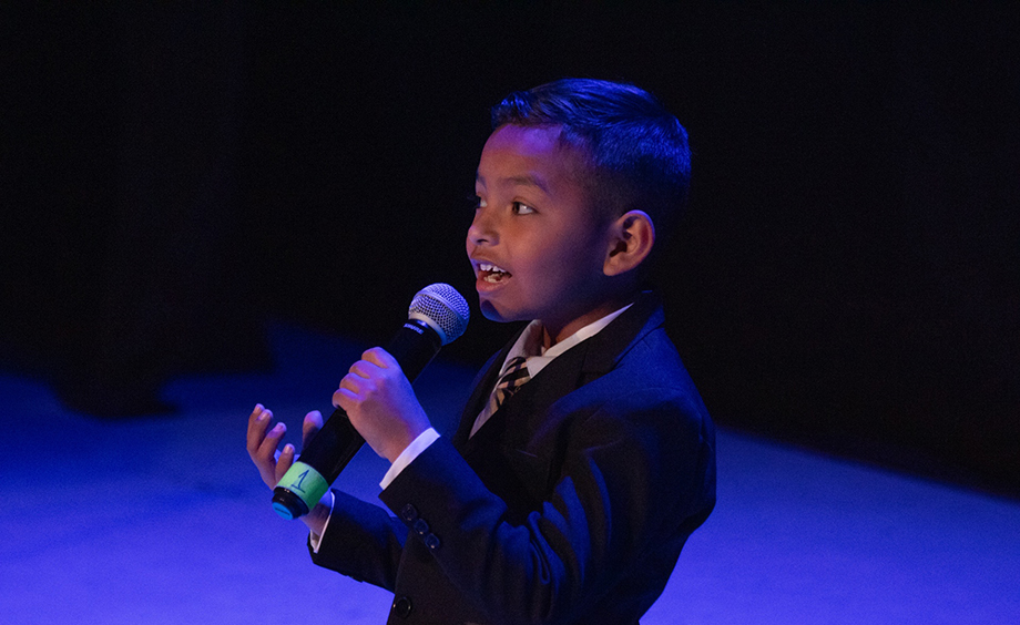 Canta Antorcha en el Teatro de la Ciudad