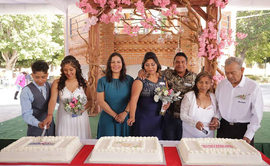 María Isidra y Miguel Ángel, junto a 31 parejas, refrendan su promesa de amor en San Andrés Cholula