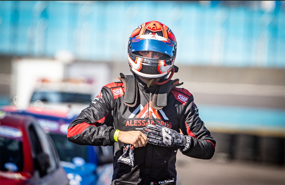 Alessandros Racing concentrado en el podio de la TC2000