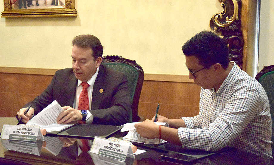 Firman convenio la Escuela Libre de Derecho de Puebla y el OOSL