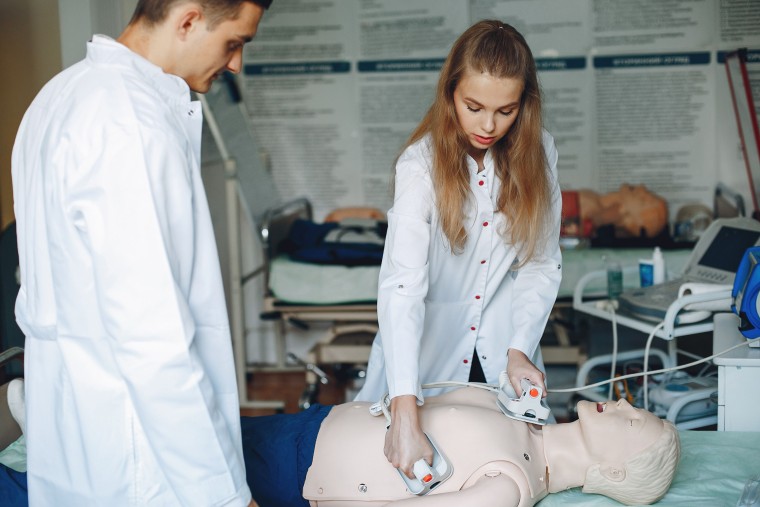Innovación educativa: SUGETOSA impulsa la formación médica con simuladores avanzados