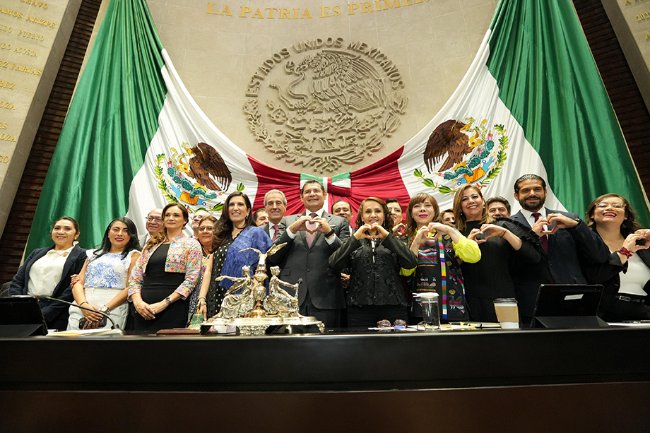 Presentes Armenta y Chedraui en la Cámara de Diputados por el 494 Aniversario de la Fundación de la Ciudad de Puebla