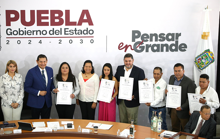 Puebla brilla con 60 medallas en Concurso Nacional de Marcas de Mezcal 2025