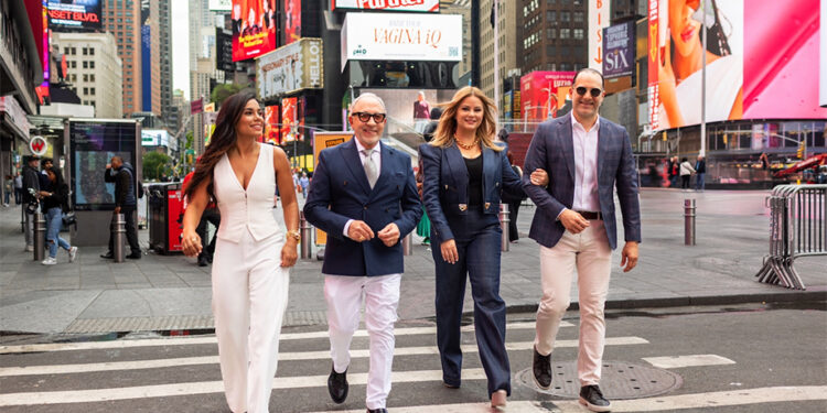 Emilio Estefan se une como socio a Days to Shine, la plataforma que impulsa a las mujeres en EEUU y América Latina