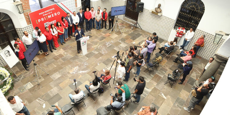 La IA base de la nueva economía, debe impartirse en la escuela: PRI