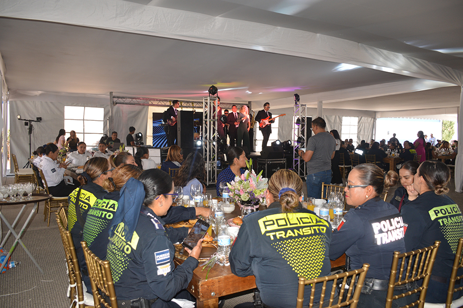 Festeja SSC a mujeres policías y administrativas por el Día de las Madres