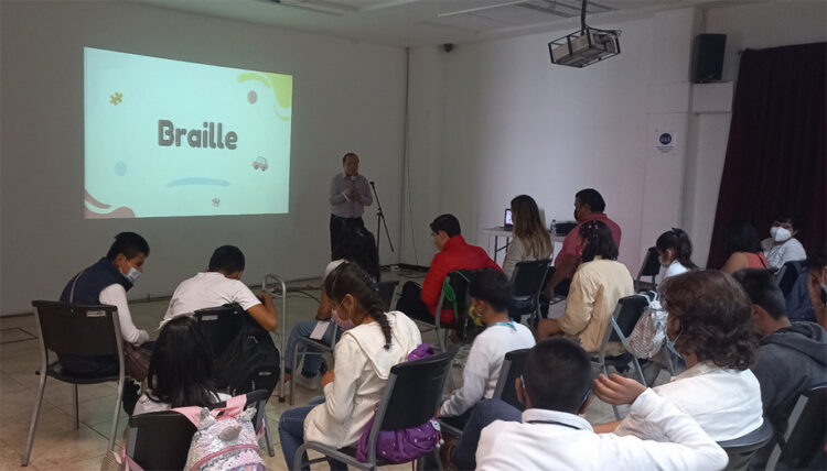 Niños y jóvenes con discapacidad visual vivirán el arte en el Museo UPAEP