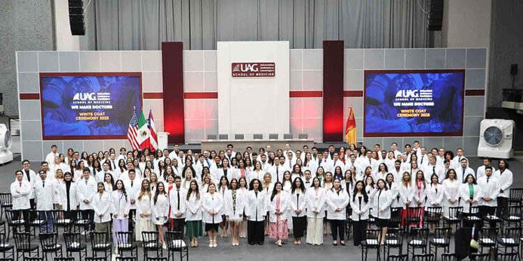 Decenas de jóvenes extranjero inician su formación médica en la UAG