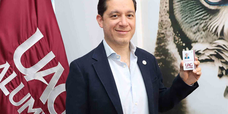 Egresado de la UAG transforma vidas desde la cirugía