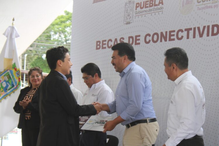 Con Becas de Conectividad, en Coronango se impulsa la educación
