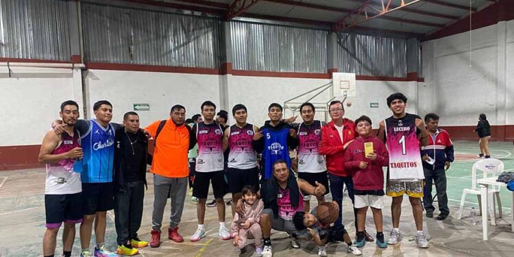 Gran final del torneo de basquetbol en Ixcaquixtla