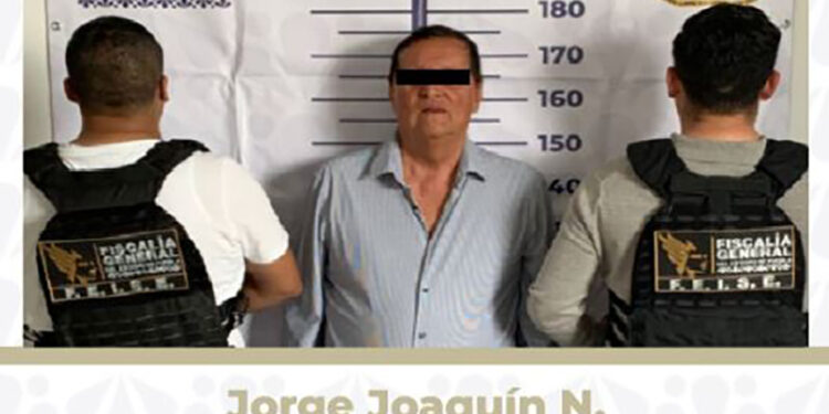 Detienen a un hombre que extorsionó a su propio hijo con 30 millones de pesos