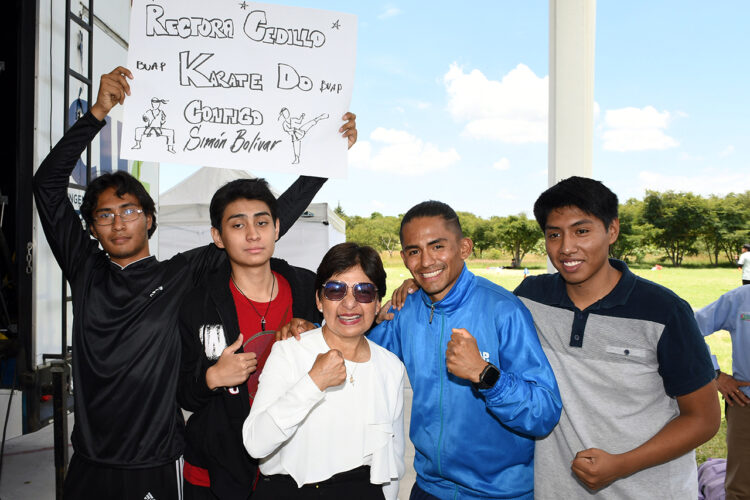 Bienvenida a estudiantes del Complejo Regional Mixteca y de la prepa Simón Bolívar