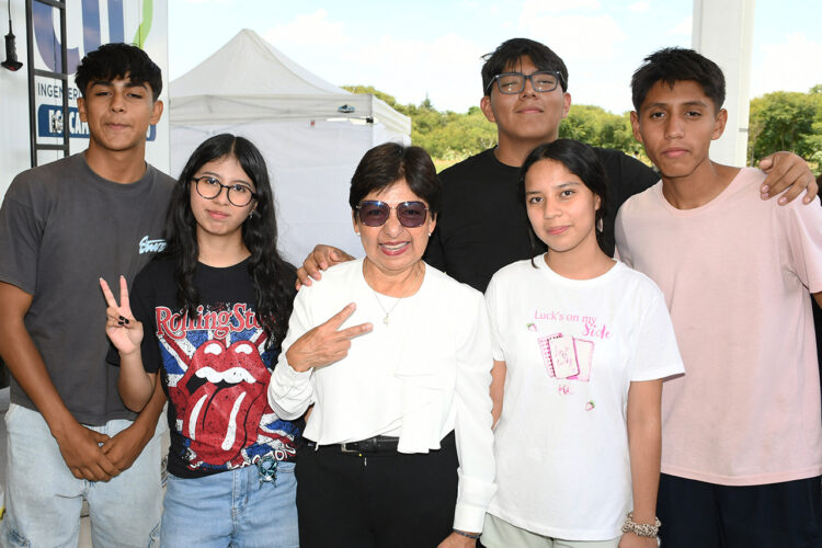 Bienvenida a estudiantes del Complejo Regional Mixteca y de la prepa Simón Bolívar