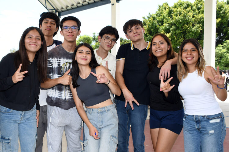 Bienvenida a estudiantes del Complejo Regional Mixteca y de la prepa Simón Bolívar