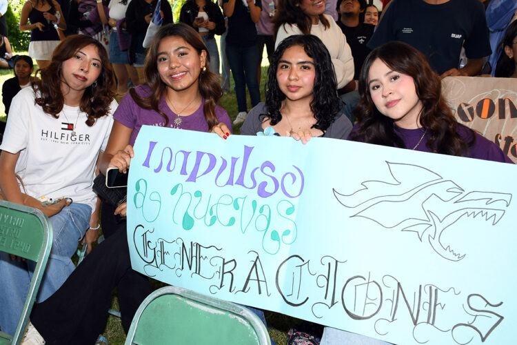 Bienvenida a estudiantes del Complejo Regional Mixteca y de la prepa Simón Bolívar