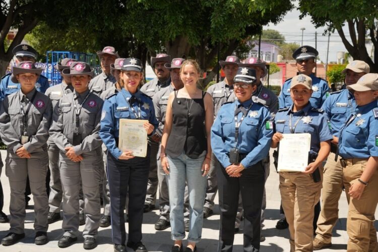 Entregan 431 reconocimientos a prestadores de servicios turísticos y Policía Turística