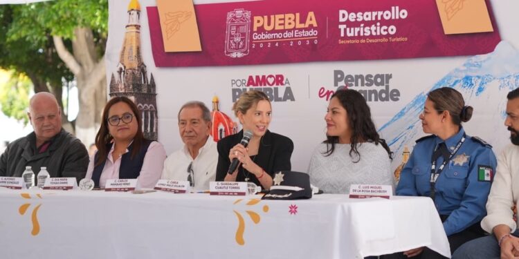 Entregan 431 reconocimientos a prestadores de servicios turísticos y Policía Turística