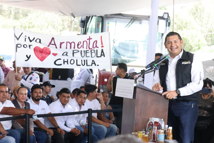Pemex reafirma compromiso con Puebla; gobierno estatal recibe segunda entrega de asfalto