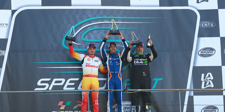 Salvador De Alba Jr se impone en los tractocamiones y se afianza en el liderato