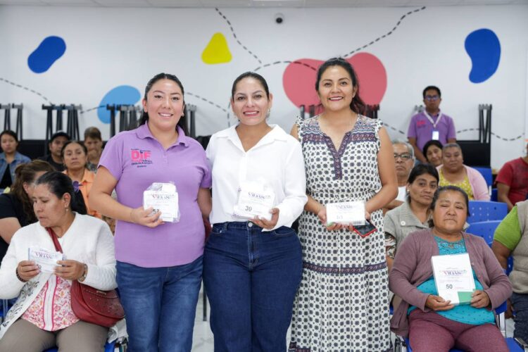Lupita Cuautle encabeza entrega de medicamentos dentro de “Cambiando Vidas”
