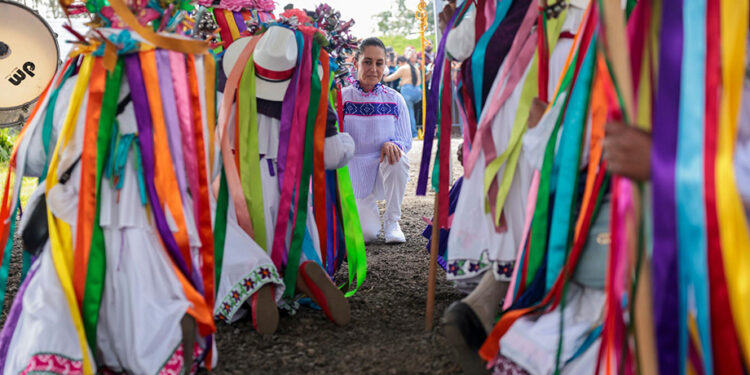 Presidenta Claudia Sheinbaum entrega 139.9 mdp del FAISPIAM a Pueblos Originarios de Querétaro