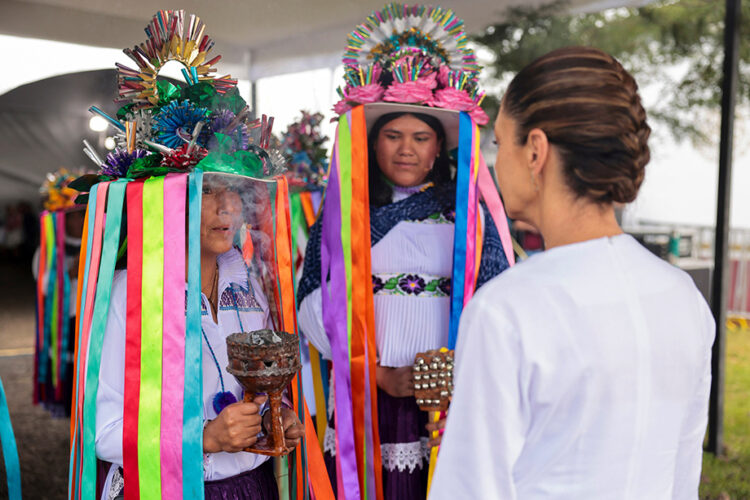 Presidenta Claudia Sheinbaum entrega 139.9 mdp del FAISPIAM a Pueblos Originarios de Querétaro