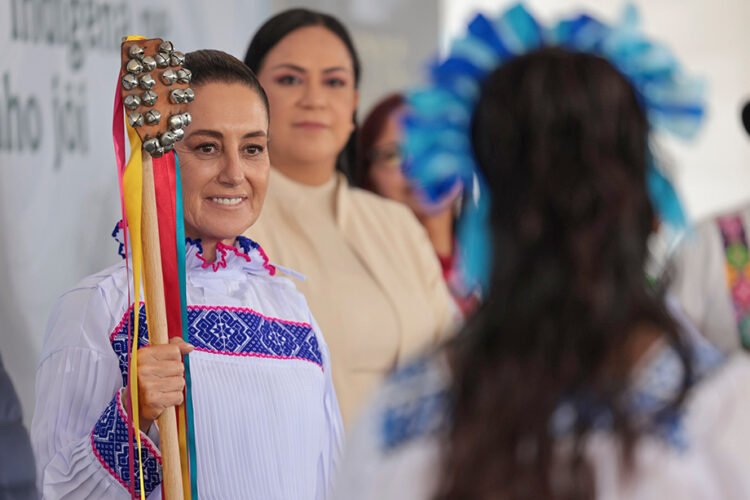 Presidenta Claudia Sheinbaum entrega 139.9 mdp del FAISPIAM a Pueblos Originarios de Querétaro