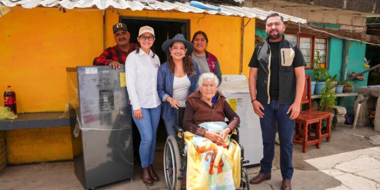 Gobierno del Estado apoya con electrodomésticos a familias afectadas por inundaciones en Benito Juárez
