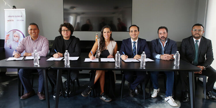 Firma IMACP convenio de colaboración con Grupo Clínico de la Hoz & Crystal
