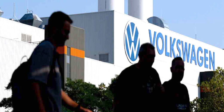 VW recortará 33 mil empleos por culpa de los aranceles de Trump