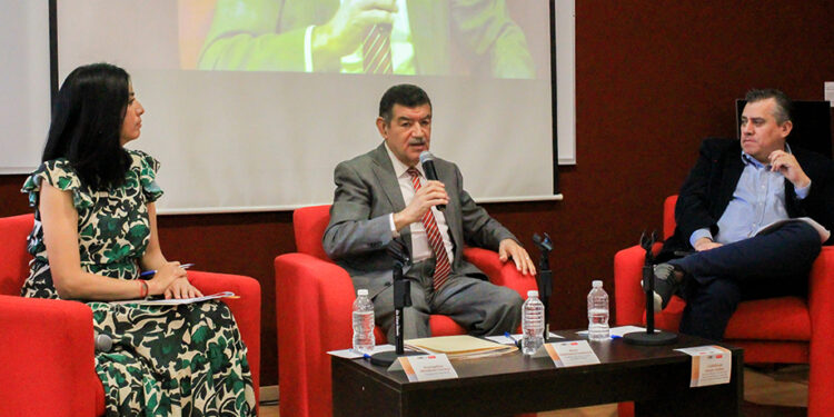 IEE realiza conversatorio en Ibero Puebla