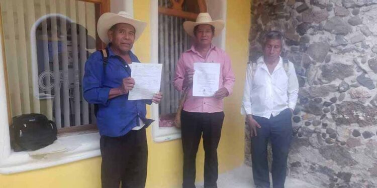 Piden en Xinachapan a CFE sustituir postes con 30 años de antigüedad