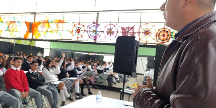 Conferencia “¿Qué es la FNERRR?” en el Bachillerato Benito Juárez García