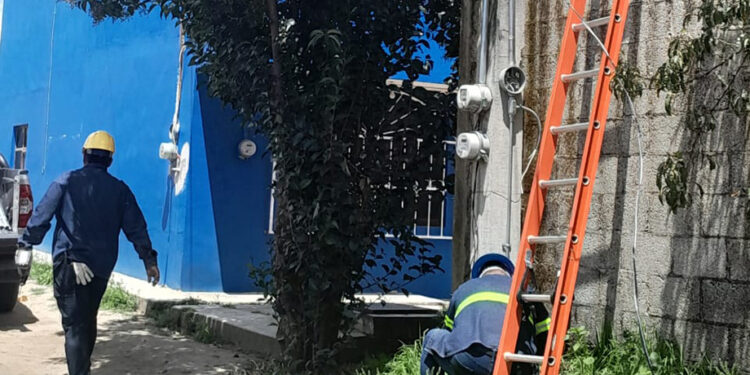 Inician trabajos de bajadas de luz en Concepción Capulac