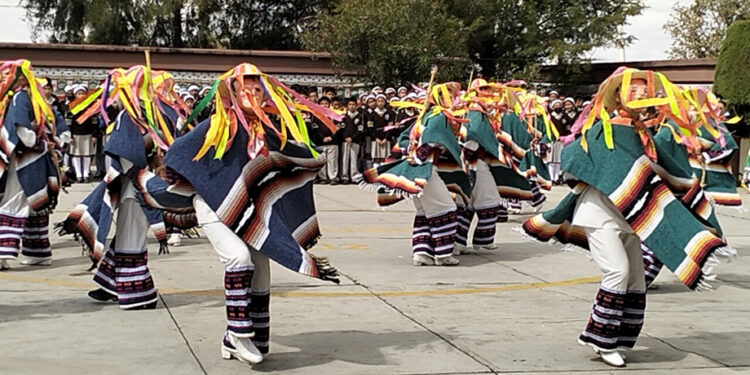 Impulsan rescate del náhuatl