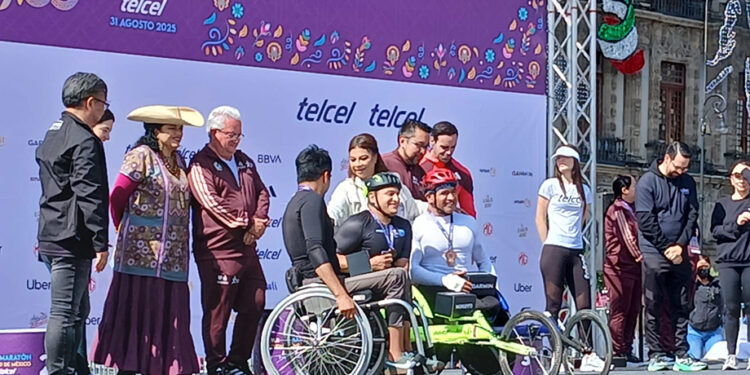 Poblanos conquistan el Maratón de la CDMX en Silla de Ruedas