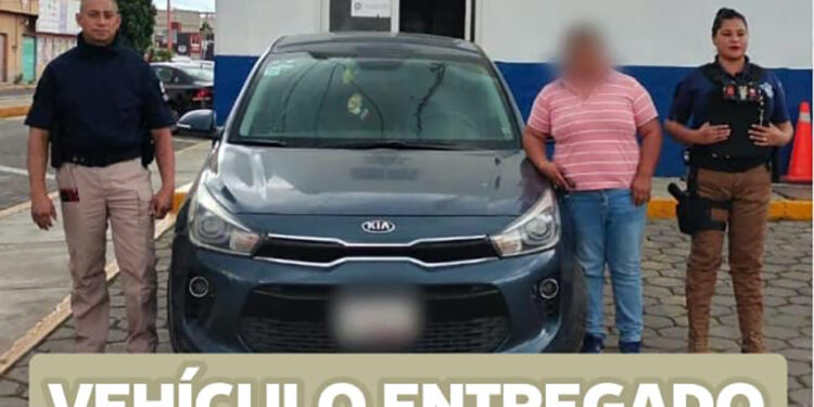 Policía de San Pedro Cholula recupera vehículo de plataforma en San Juan Tlautla