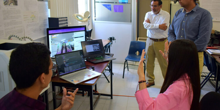 Alumnos de la Facultad de Ciencias de la Electrónica ganan oro en Infomatrix Argentina 2025