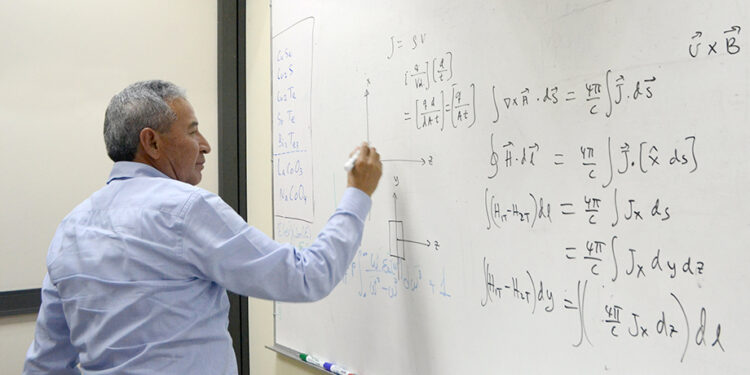 Colaboración científica en la BUAP para dar certeza teórica a propuestas experimentales