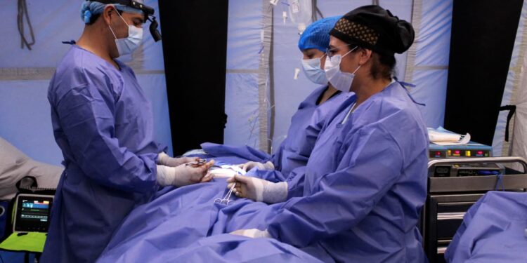 Poblanos se protegen contra influenza y covid en Jornada de Salud en Tetela de Ocampo