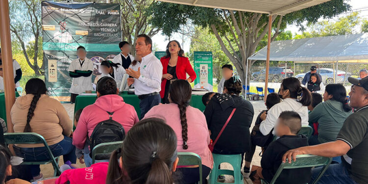 Atiende Conalep salud visual de población en Huaquechula