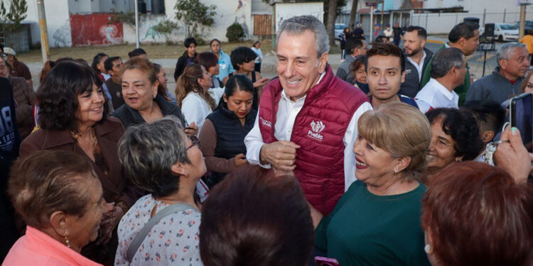 Entrega Pepe Chedraui rehabilitación vial en la unidad habitacional Loma Bella